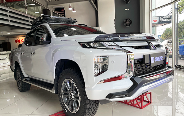 Pick-up accesorizada en el showroom de Accesorios Ilimitados